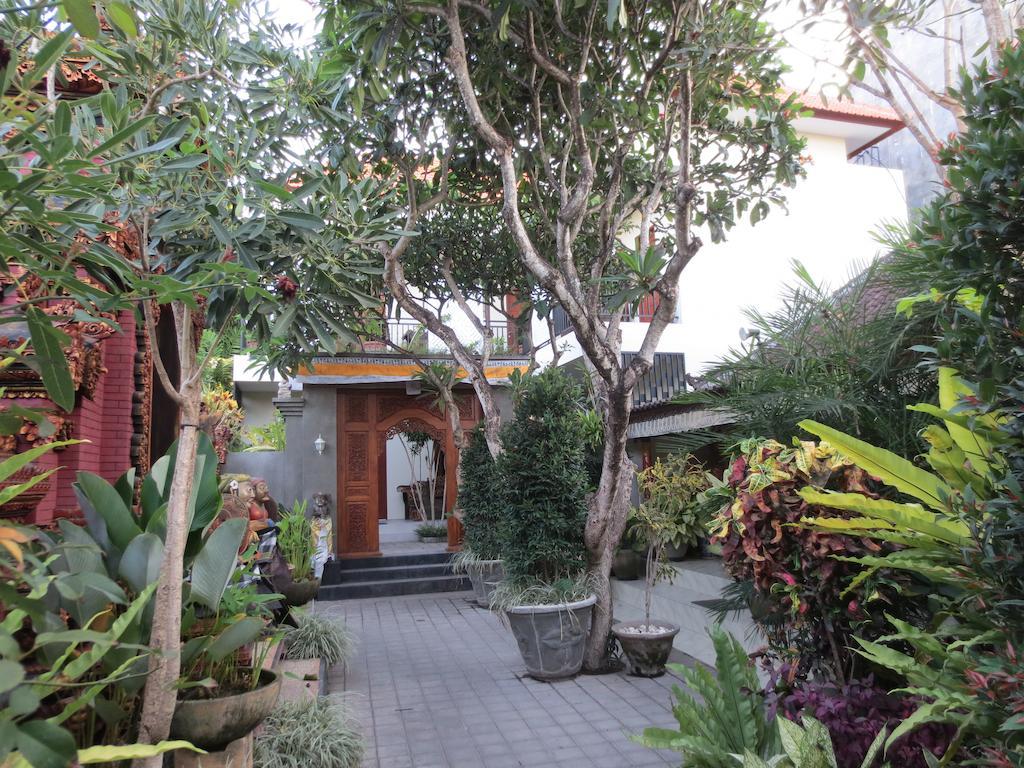 Putri Homestay Sanur Exterior foto