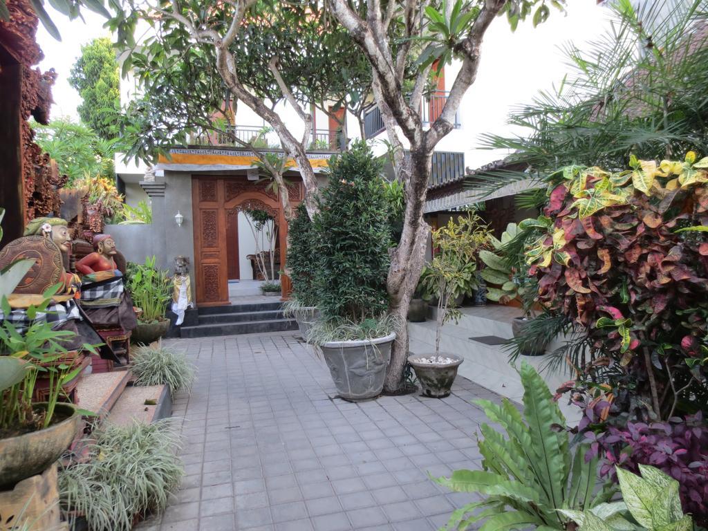 Putri Homestay Sanur Exterior foto